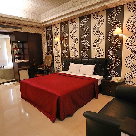 Hua Jia Motel Тайнань Экстерьер фото