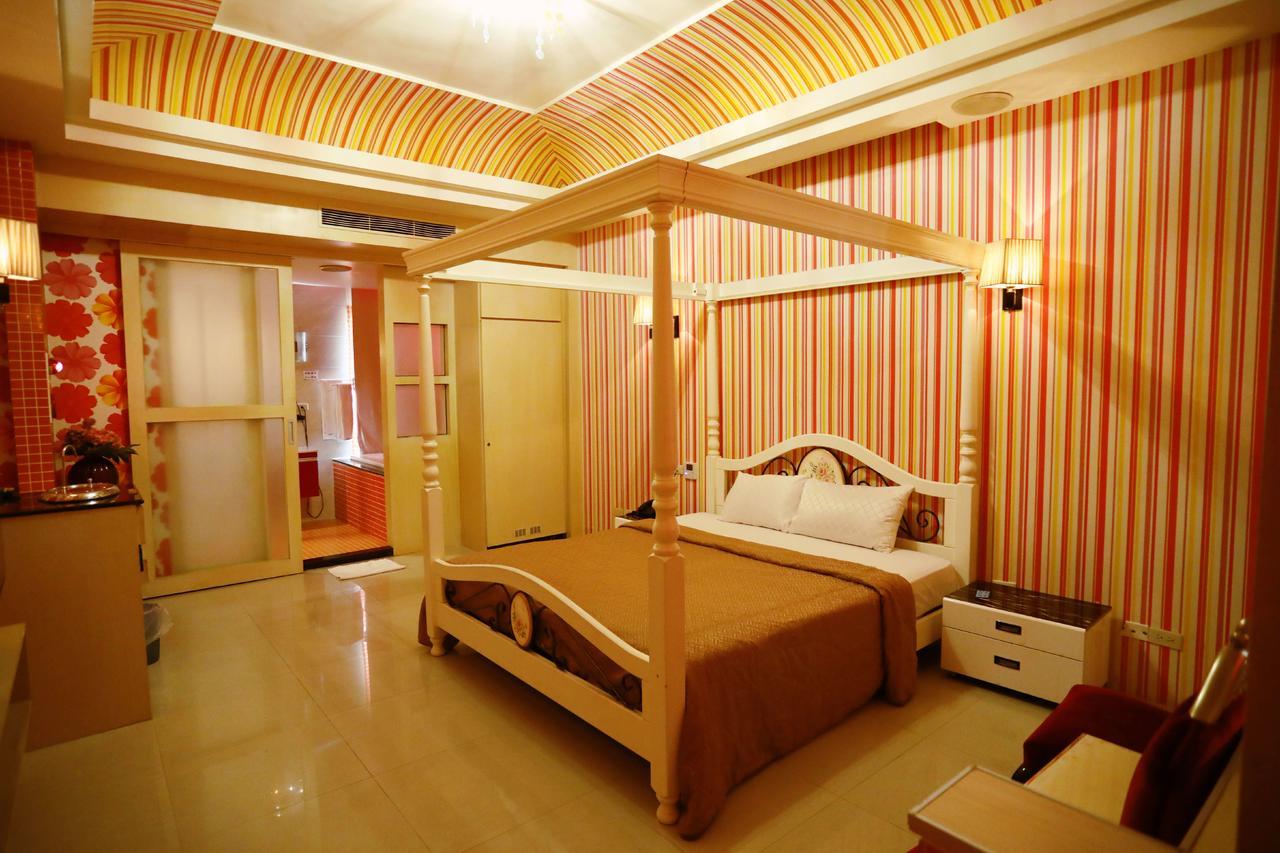 Hua Jia Motel Тайнань Экстерьер фото