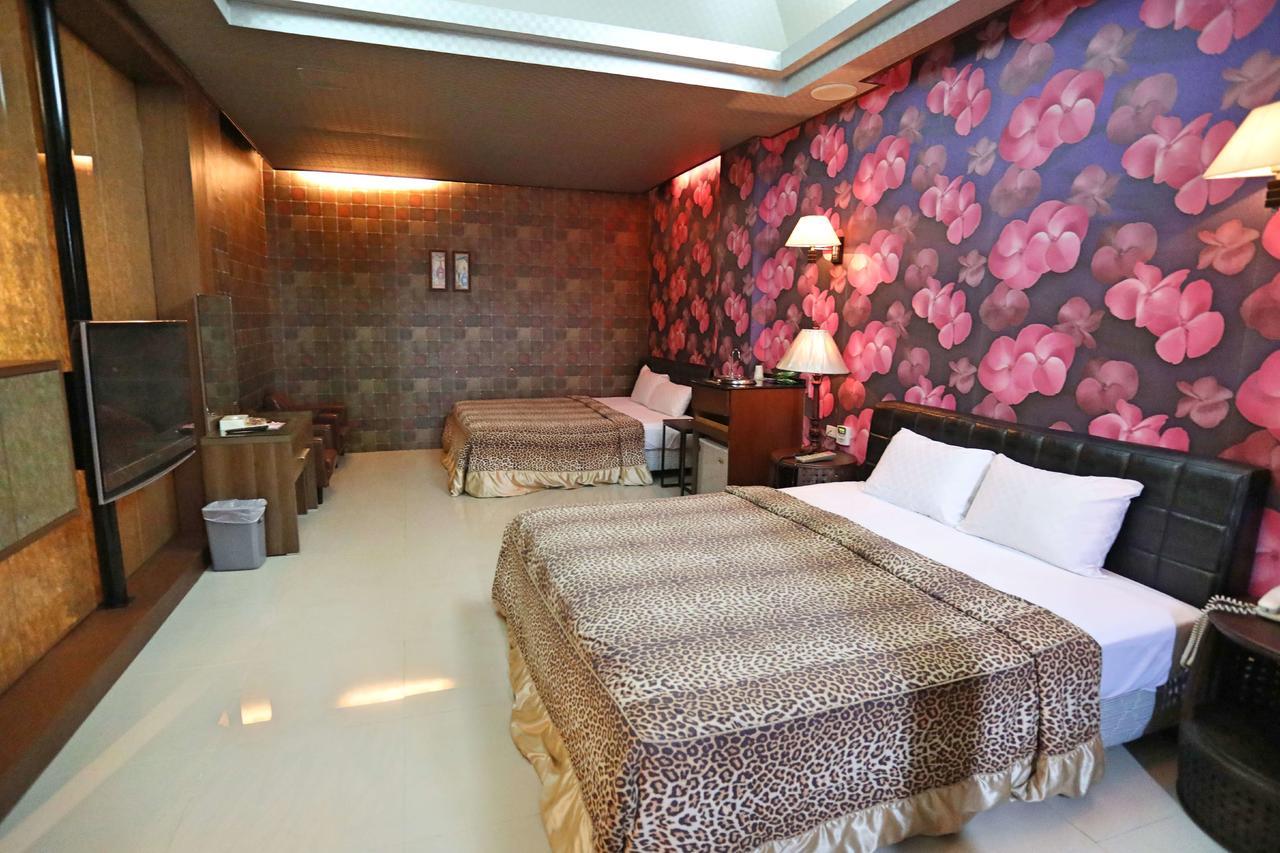 Hua Jia Motel Тайнань Экстерьер фото