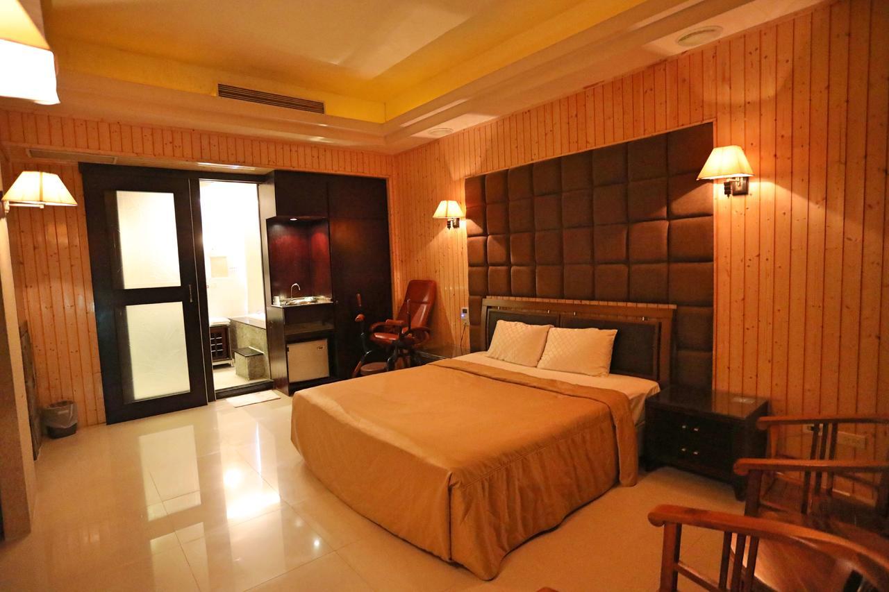 Hua Jia Motel Тайнань Экстерьер фото