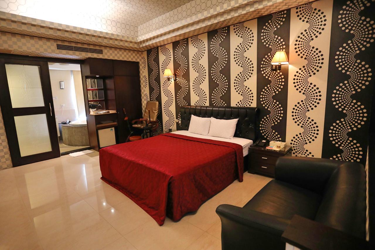 Hua Jia Motel Тайнань Экстерьер фото
